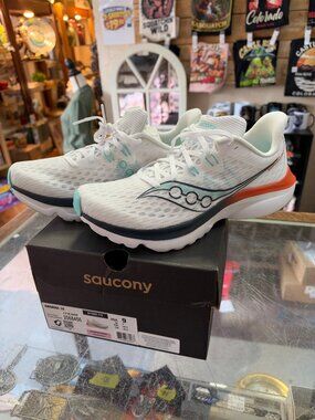 Womens Saucony Kinvara 16 SIZE 9